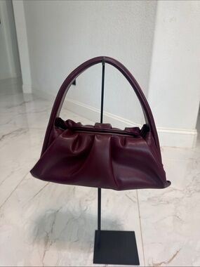THEMOIRe Women’s Burgundy Pleated Shoulder Bag